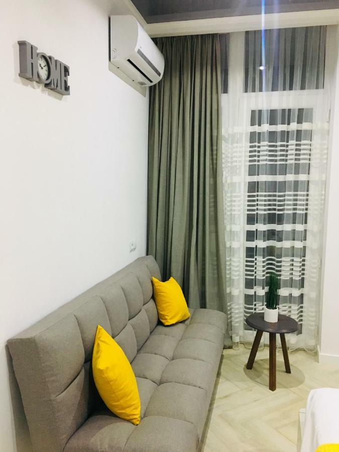 מחינג'אורי Yellow Room With Sea View מראה חיצוני תמונה