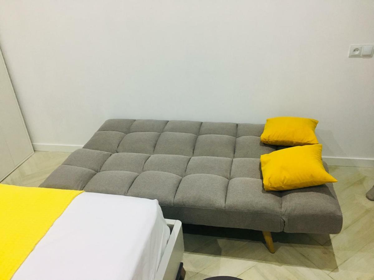 מחינג'אורי Yellow Room With Sea View מראה חיצוני תמונה