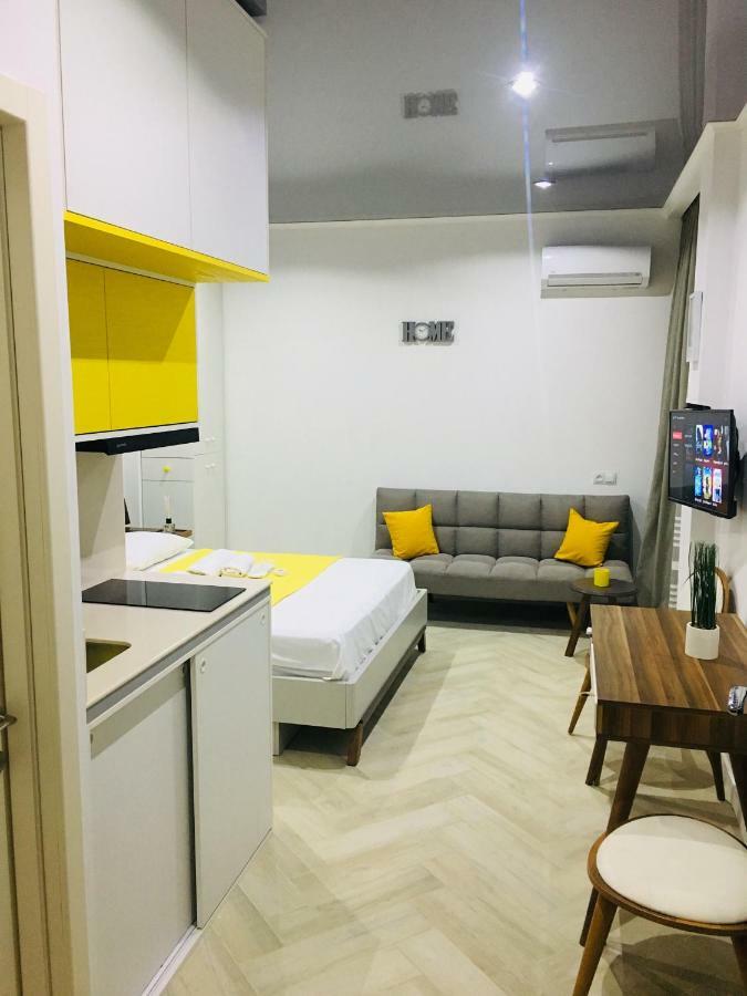מחינג'אורי Yellow Room With Sea View מראה חיצוני תמונה