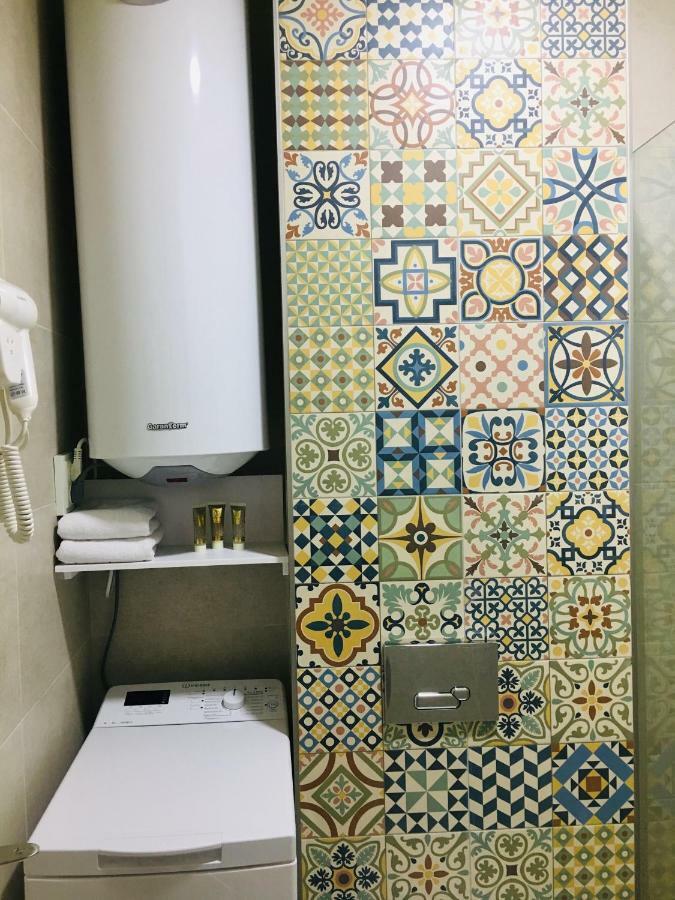 מחינג'אורי Yellow Room With Sea View מראה חיצוני תמונה