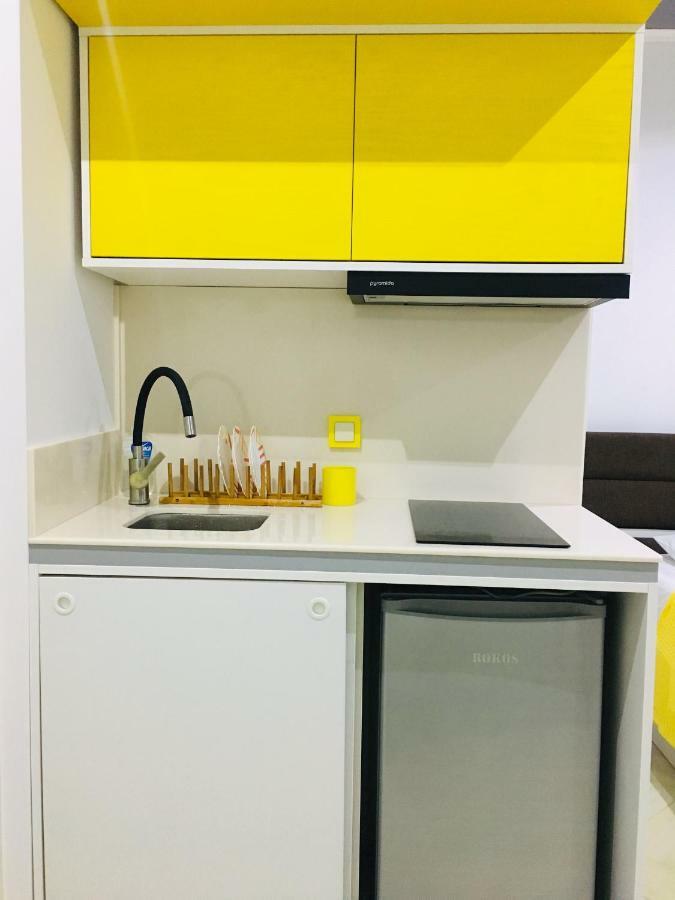 מחינג'אורי Yellow Room With Sea View מראה חיצוני תמונה