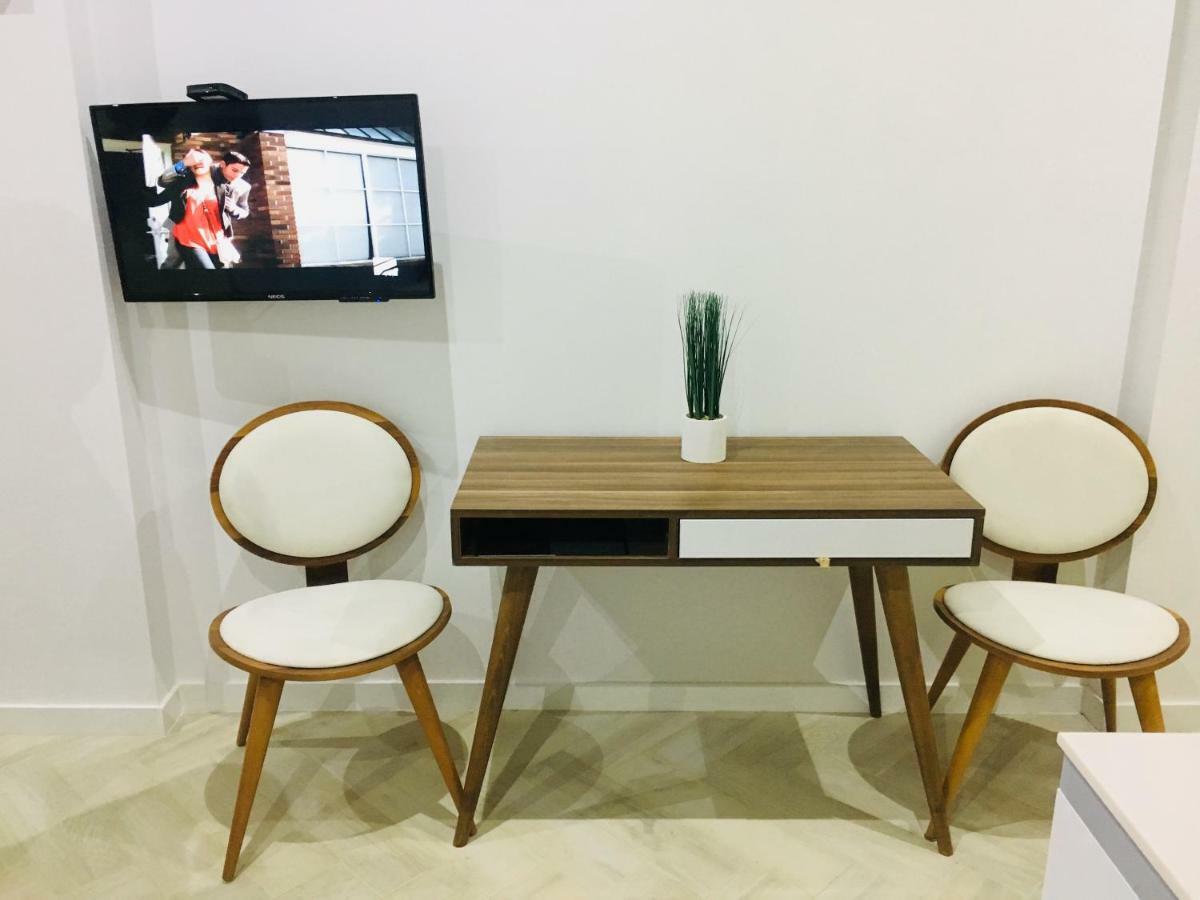 מחינג'אורי Yellow Room With Sea View מראה חיצוני תמונה