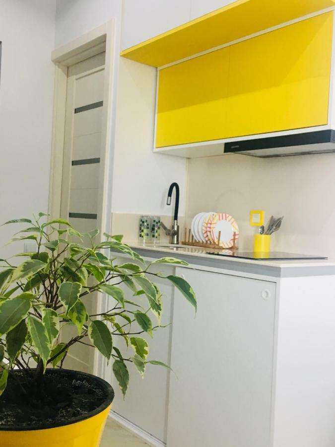 מחינג'אורי Yellow Room With Sea View מראה חיצוני תמונה
